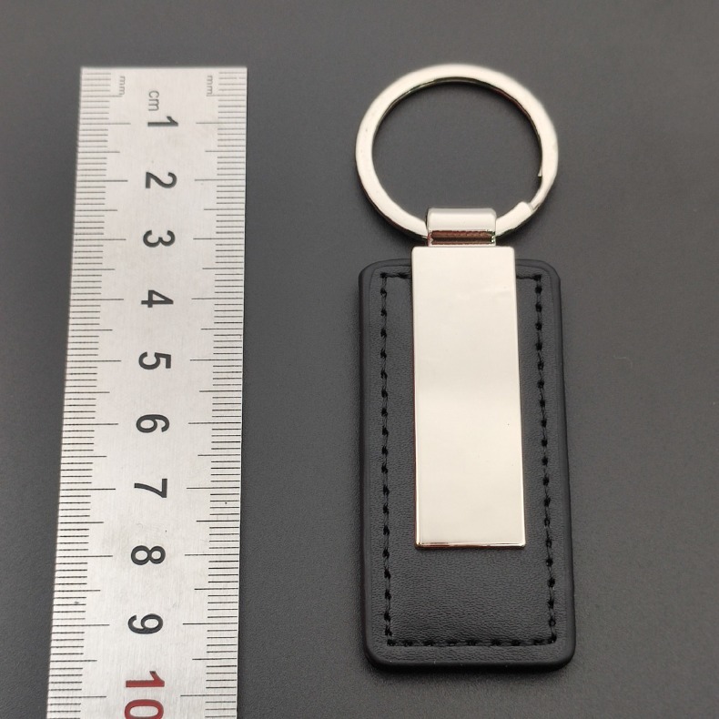 Men Accessories All - Porte-clés en cuir avec plaque en